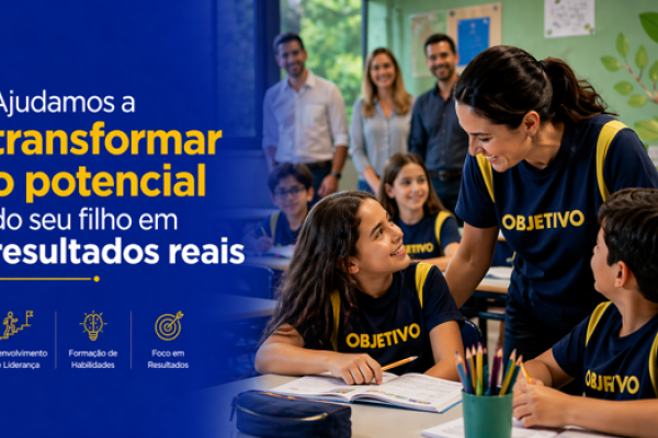“Sala de aula moderna de escola particular no Brasil com professora e alunos usando uniforme Objetivo, ambiente acolhedor e seguro, destacando o desenvolvimento do potencial do aluno.”